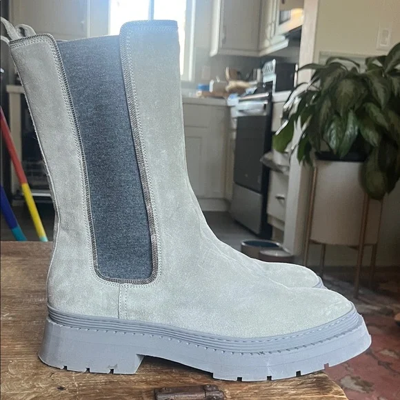 Brunello Cucinelli Light Grey Suede Chelsea Lug Boots - Picture 4 of 9